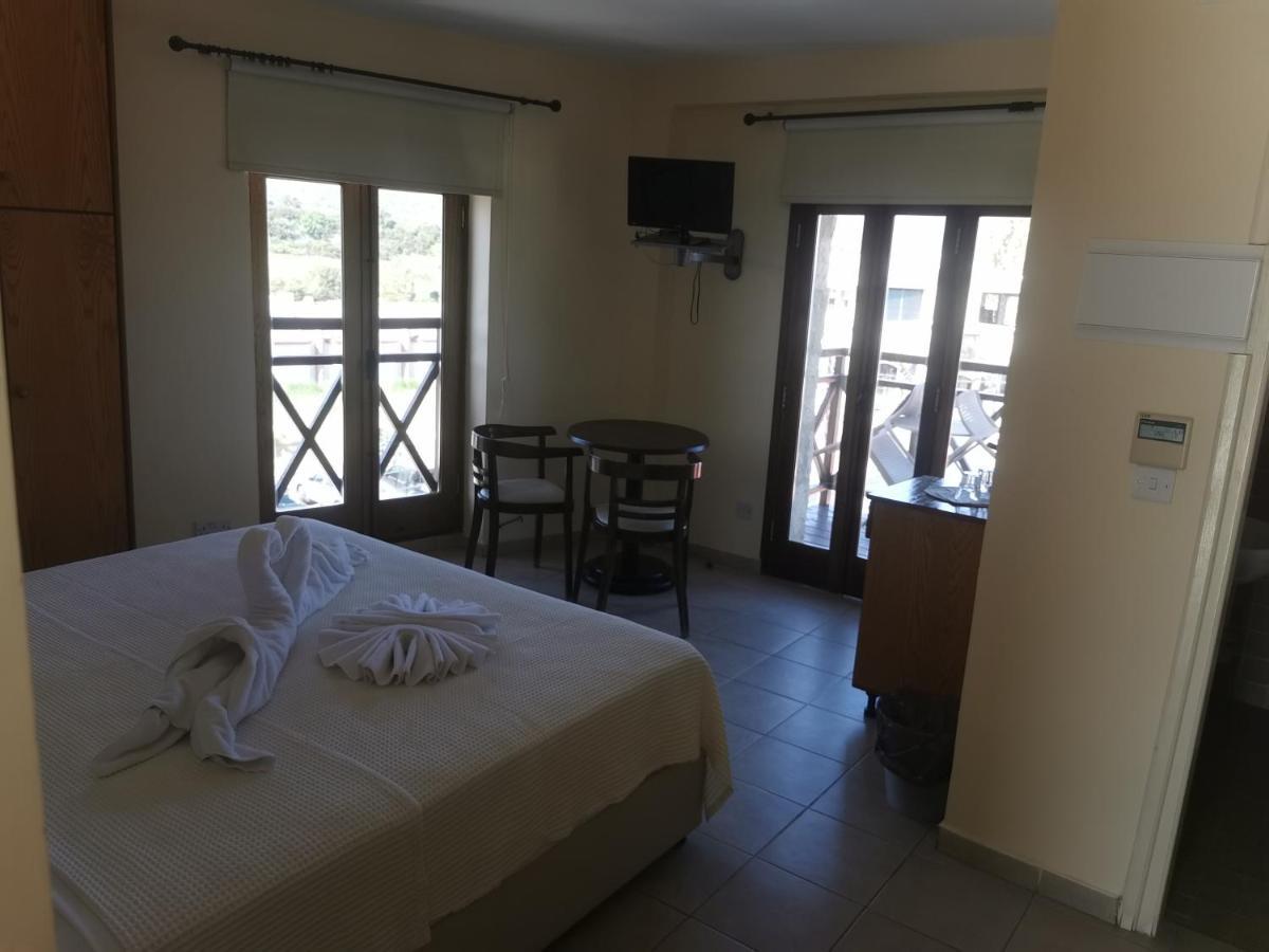 Y & P Latchi Hotel Экстерьер фото